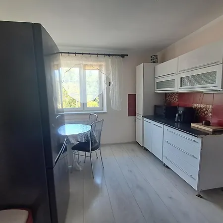 U Podnoza Gor *